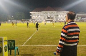 “Rela Berdiri di Pinggir Lapangan, Bupati Stefanus Bria Seran Tunjukkan Dukungan Penuh untuk PS Malaka” “Rela Berdiri di Pinggir Lapangan, Bupati Stefanus Bria Seran Tunjukkan Dukungan Penuh untuk PS Malaka”